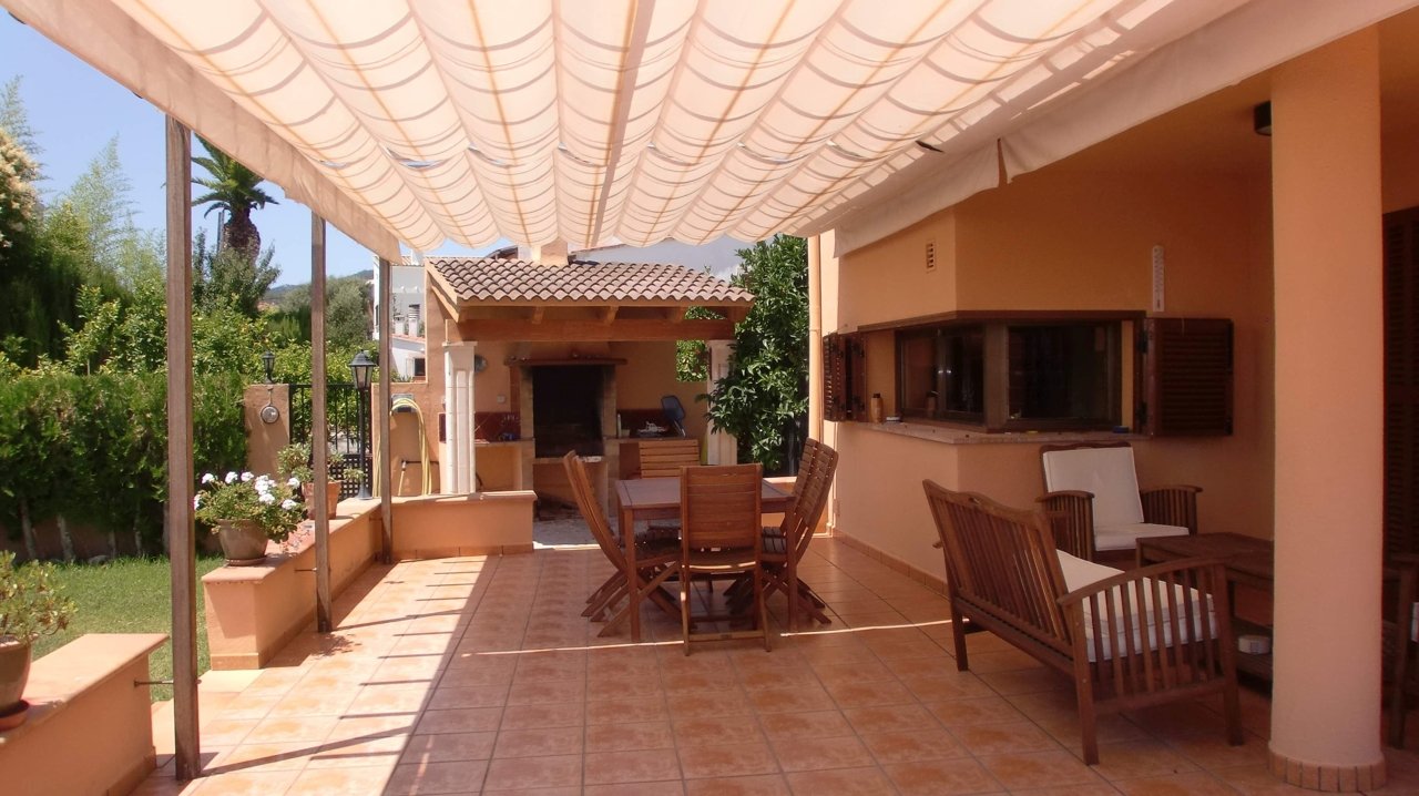 Schönes helles Haus mit Pool, Terrassen und Garage in Son Roqueta