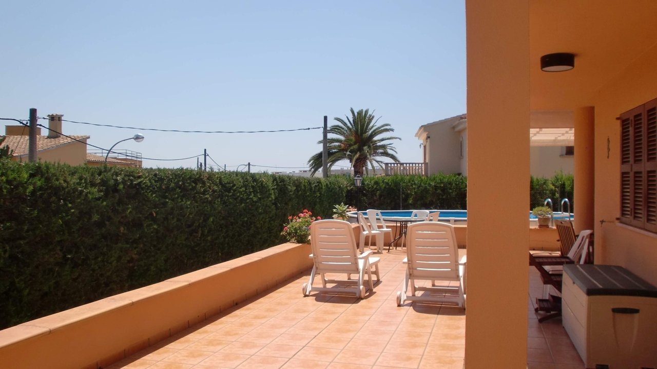 Schönes helles Haus mit Pool, Terrassen und Garage in Son Roqueta