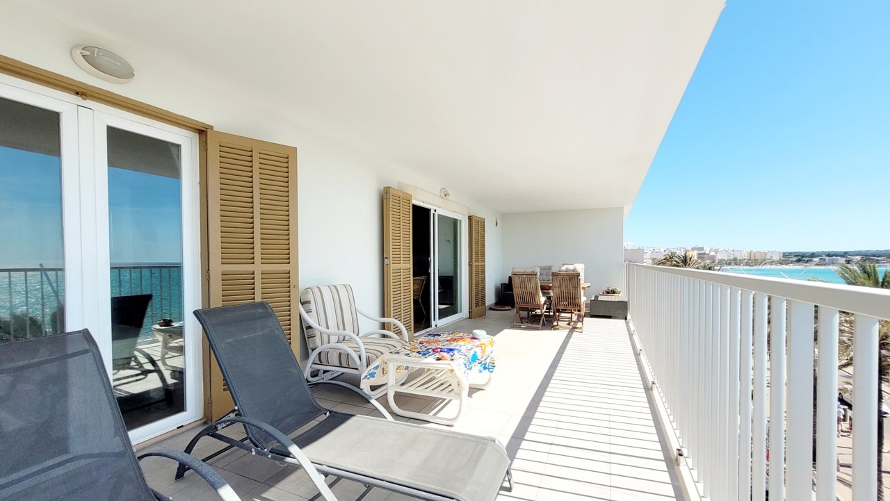 Mallorquinische Etagenwohnung mit Traum-Meerblick an der Playa de Palma