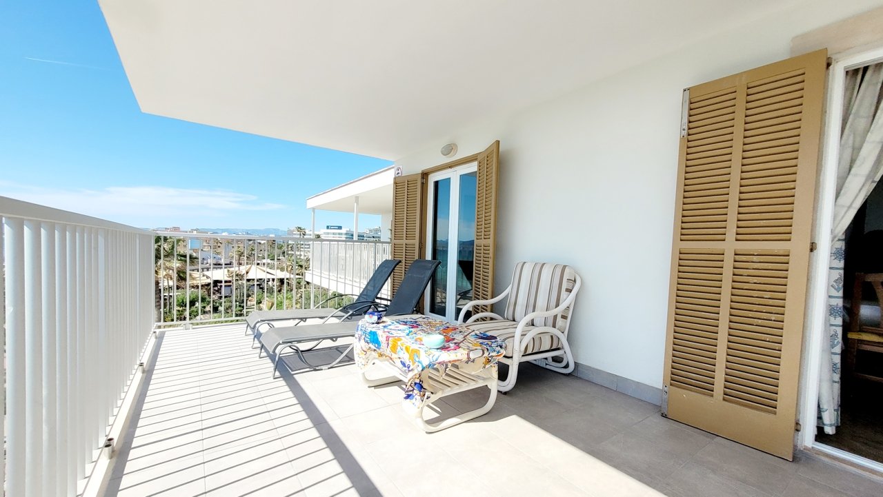 Mallorquinische Etagenwohnung mit Traum-Meerblick an der Playa de Palma