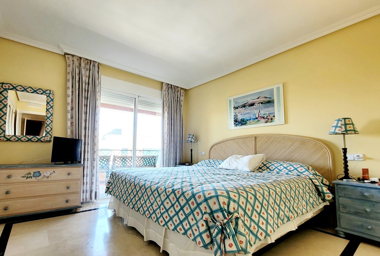 Großzügige Etagenwohnung in einer repräsentativen Gemeinschaftsanlage mit privater Dachterrasse