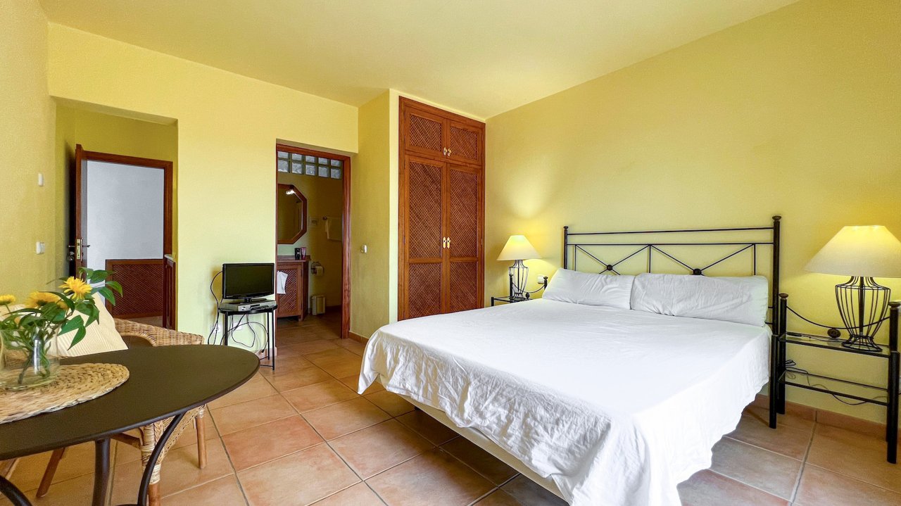 Große Finca in ruhiger Lage mit Gästehaus und VERMIETUNGSLIZENZ!!