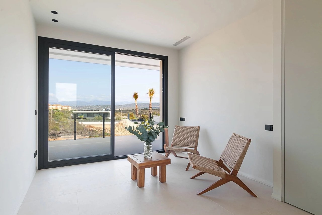 Neubauvilla mit Meerblick in Son Gual