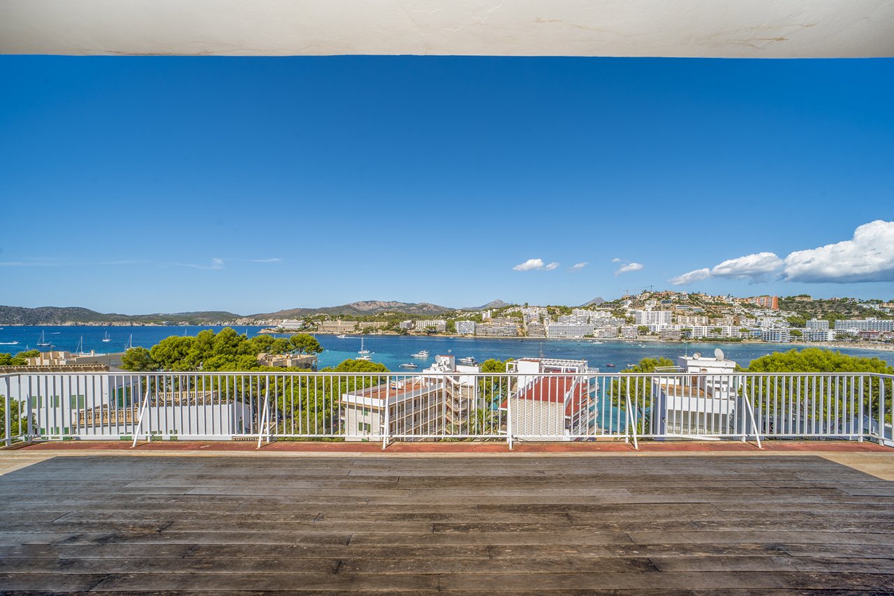 Penthouse with a view over the bay of Santa Ponsa