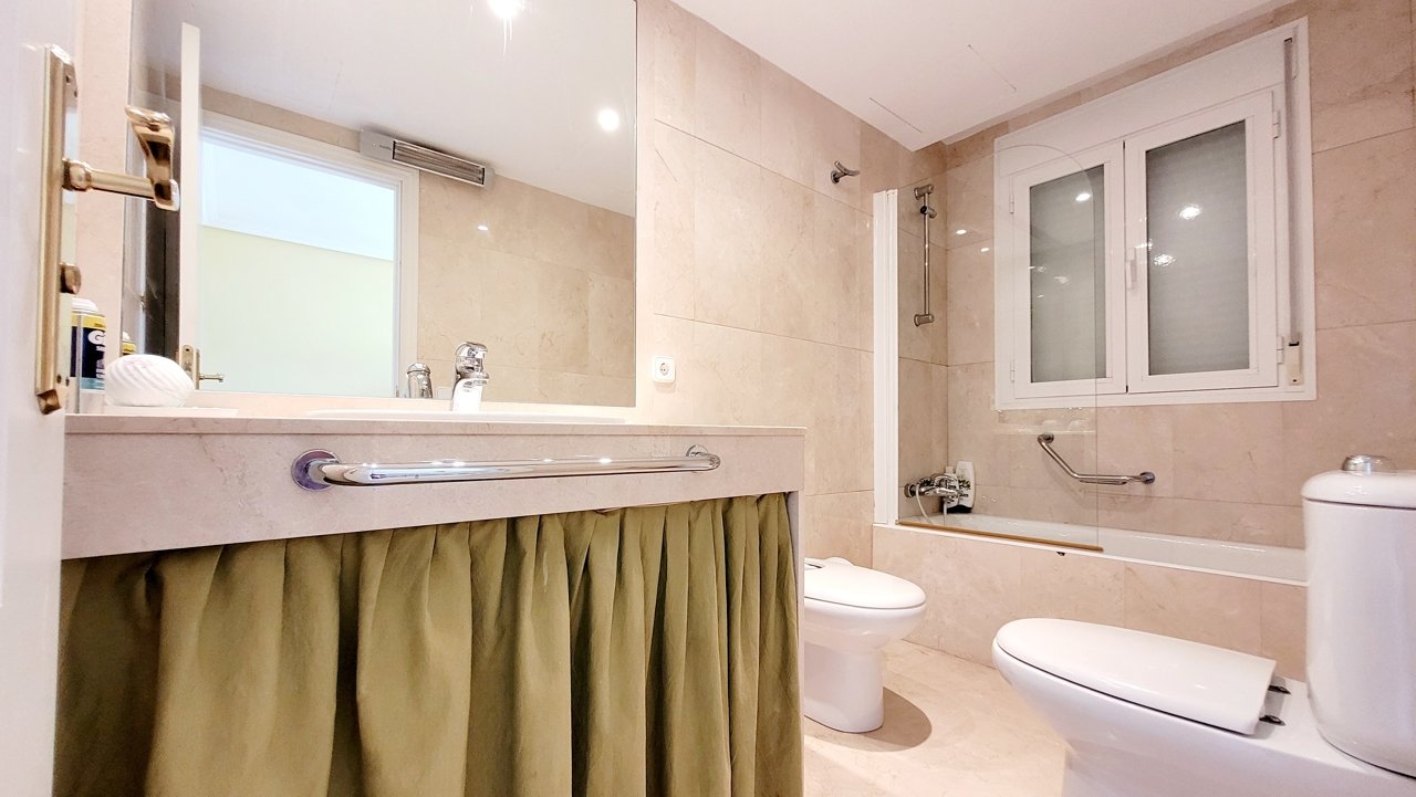 Großzügige Etagenwohnung in einer repräsentativen Gemeinschaftsanlage mit privater Dachterrasse