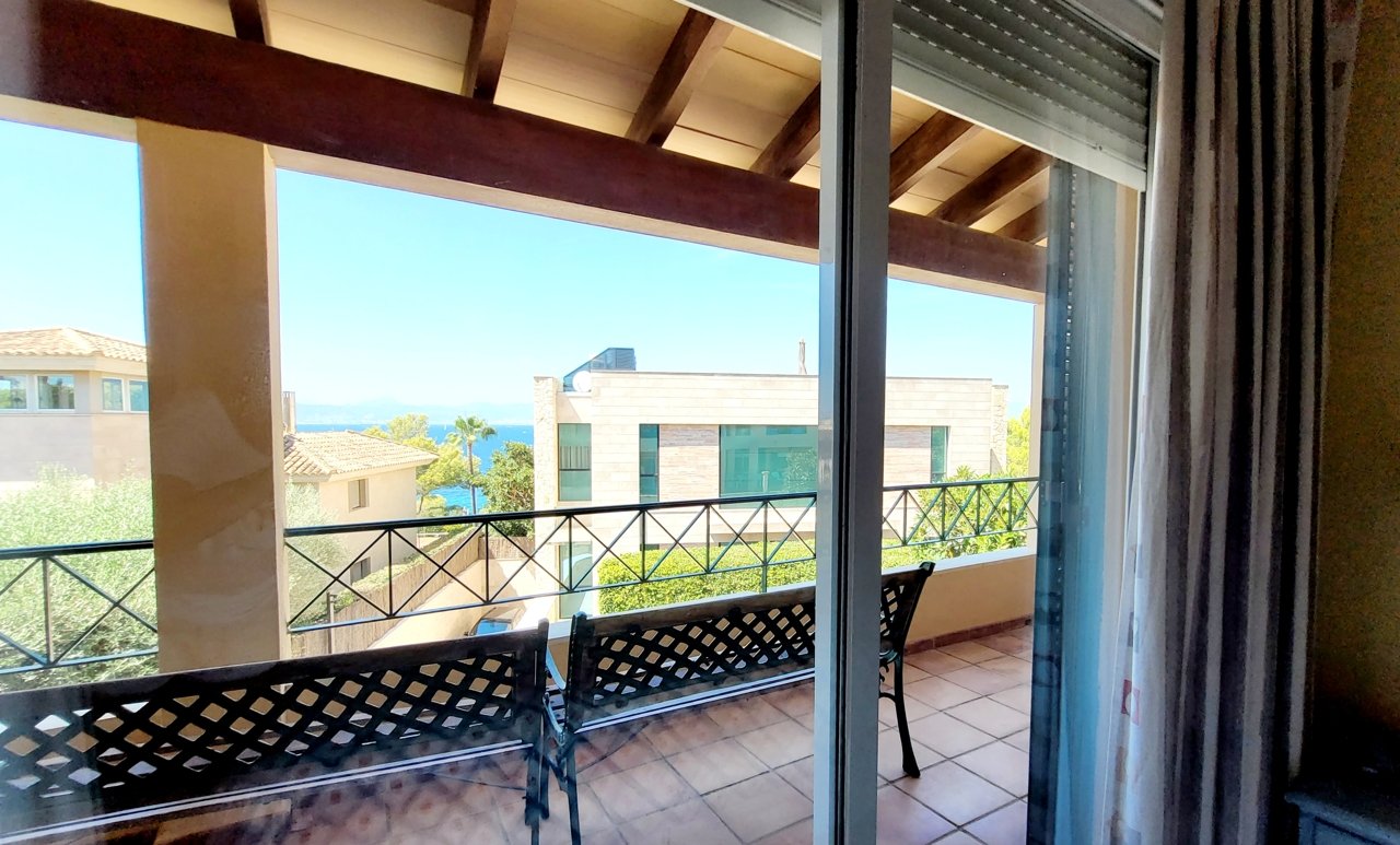 Großzügige Etagenwohnung in einer repräsentativen Gemeinschaftsanlage mit privater Dachterrasse
