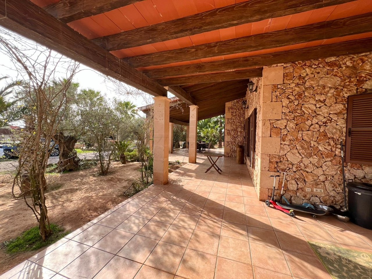 Exklusive Finca mit grossem Salzwasser-Pool und Gästehaus in der Nähe von Campos