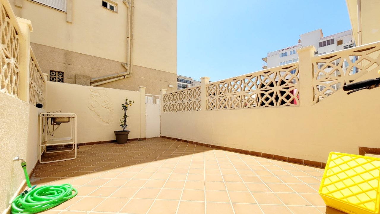 Modernes Reihenhaus mit vier Terrassen und Stellplatz nur 50m vom Meer entfernt - Playa de Palma