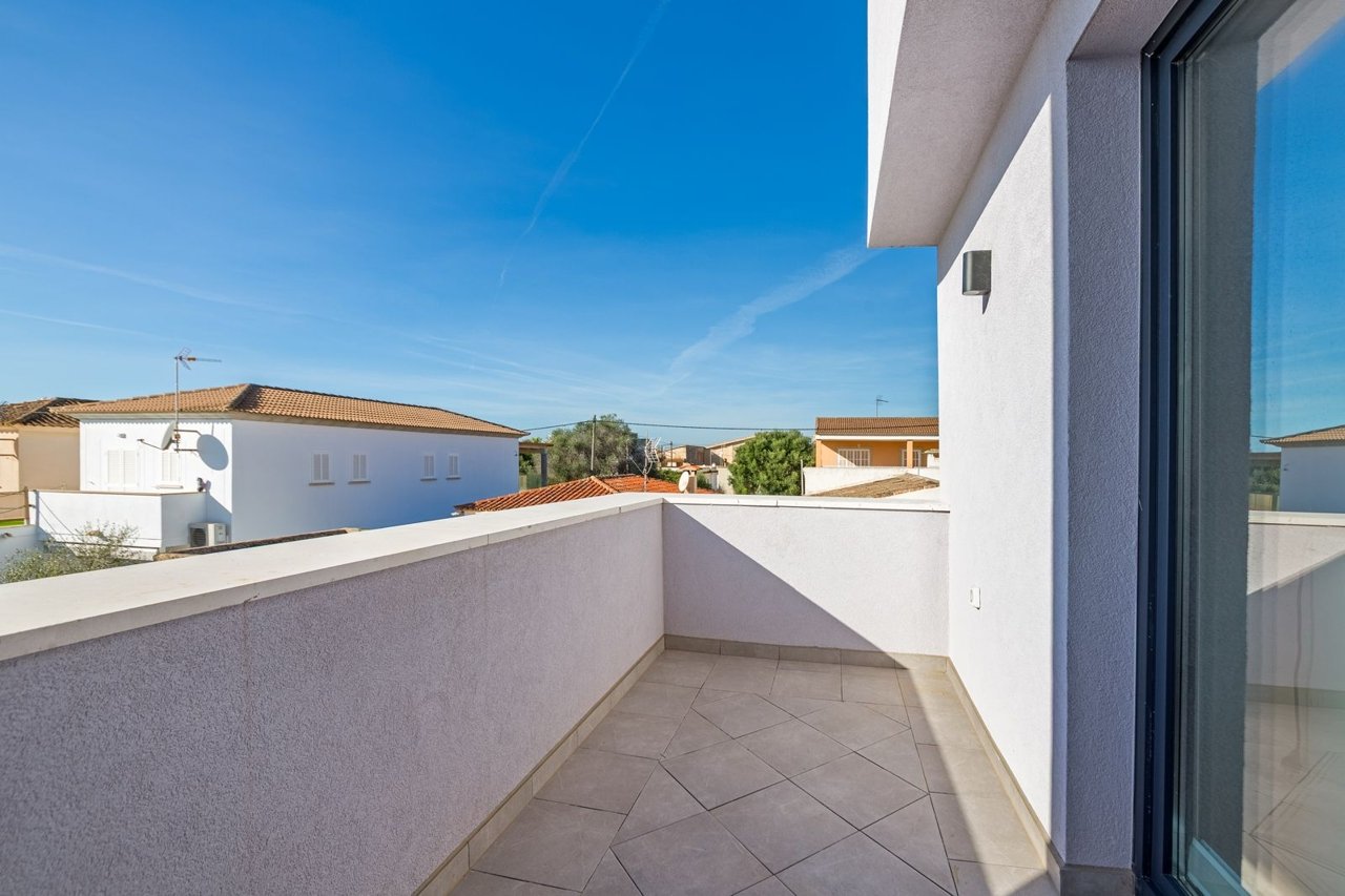 Modernes Stadthaus mit Meerblick