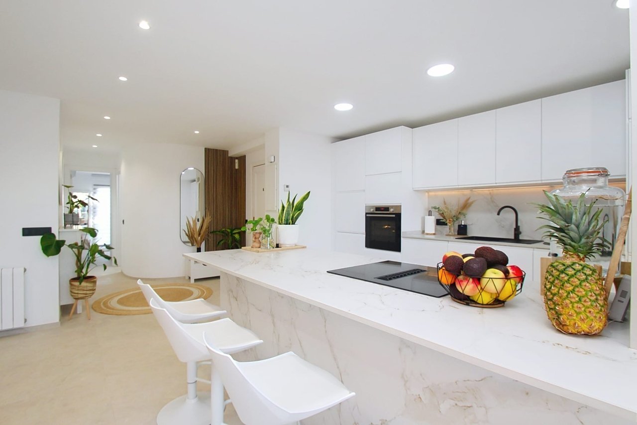 Saniertes Penthouse in repräsentativer Gemeinschaftsanlage mit drei Swimmingpools und Stellplatz