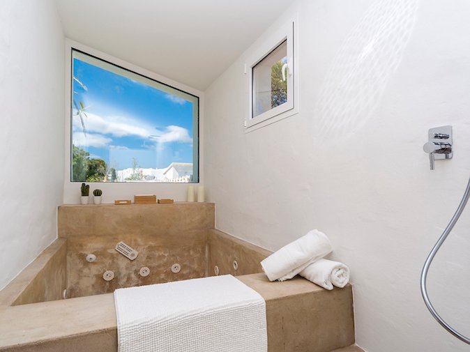 Sensationelle Strand-Villa in 1. Meereslinie in Son Xoriguer, (MENORCA)