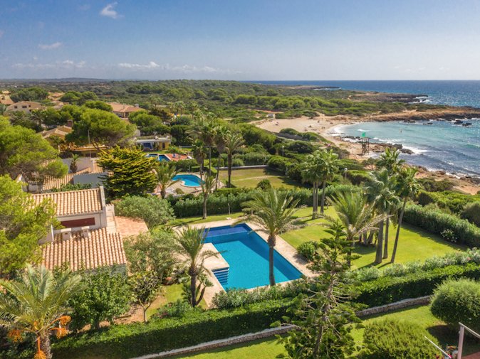 Sensationelle Strand-Villa in 1. Meereslinie in Son Xoriguer, (MENORCA)