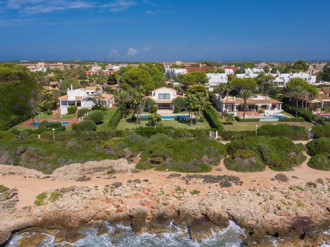 Sensationelle Strand-Villa in 1. Meereslinie in Son Xoriguer, (MENORCA)