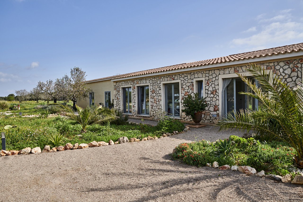 Atemberaubende LUXUS-Finca in minimalistischem Stil und grandioser Außenanlage Nähe Es Trenc