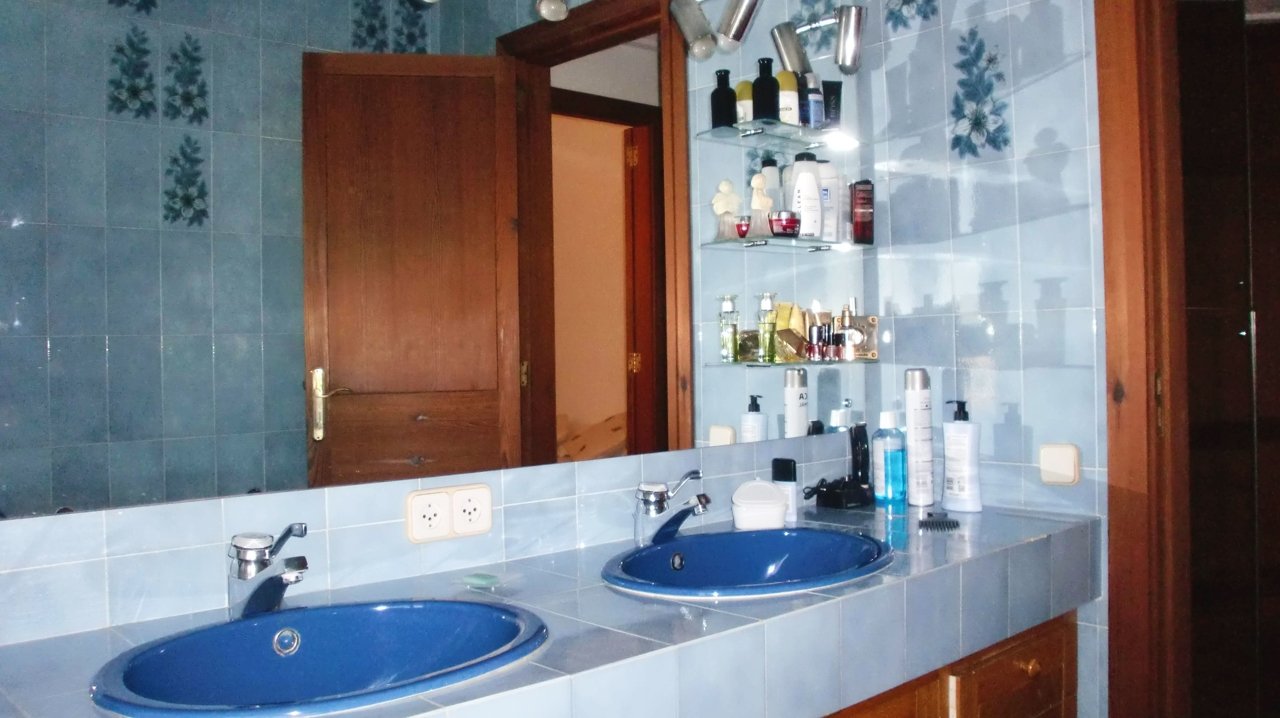 Schönes helles Haus mit Pool, Terrassen und Garage in Son Roqueta
