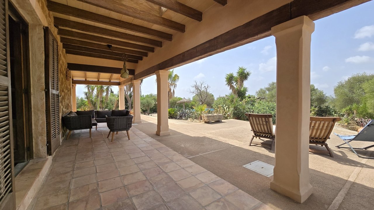 Finca in mallorquinischem Style mit Weitblick und Projekt