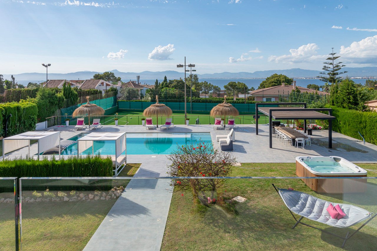 Traumhafte Villa mit Meerblick und Ferienvermietlizenz in Cala Blava