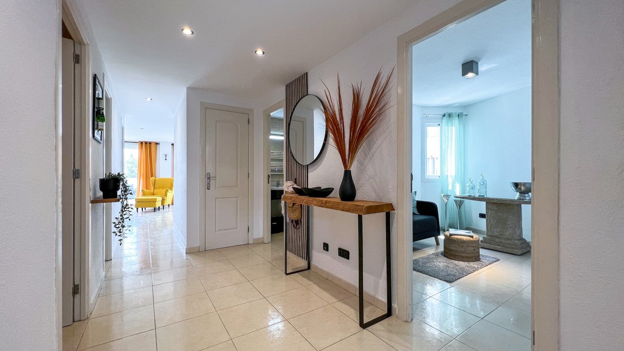 EXKLUSIV in SANTA PONÇA: Helle Meerblick-Wohnung direkt an der Badebucht