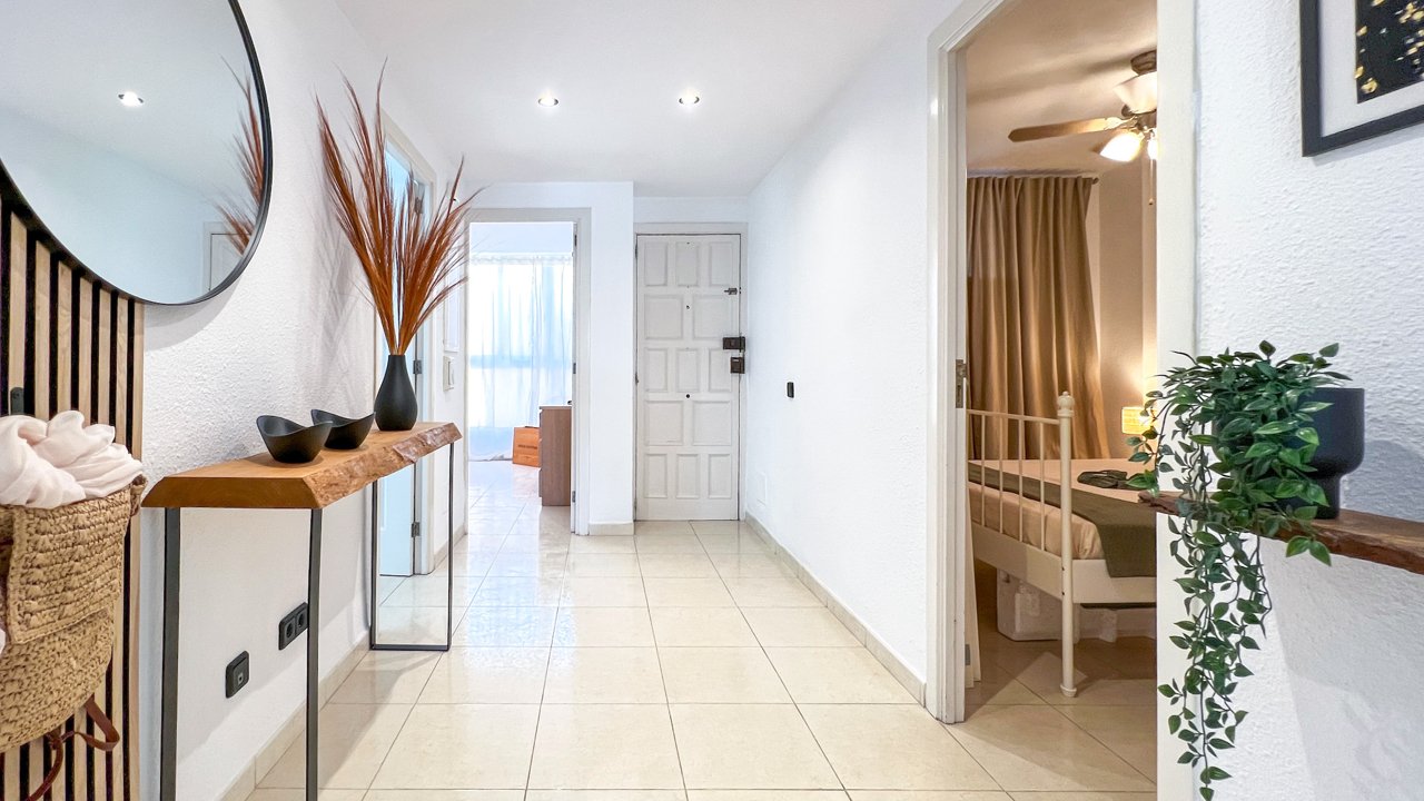 EXKLUSIV in SANTA PONÇA: Helle Meerblick-Wohnung direkt an der Badebucht