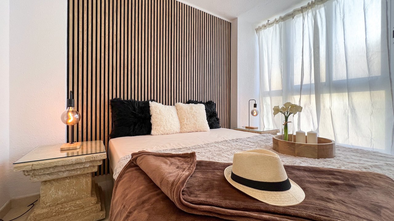 EXKLUSIV in SANTA PONÇA: Helle Meerblick-Wohnung direkt an der Badebucht