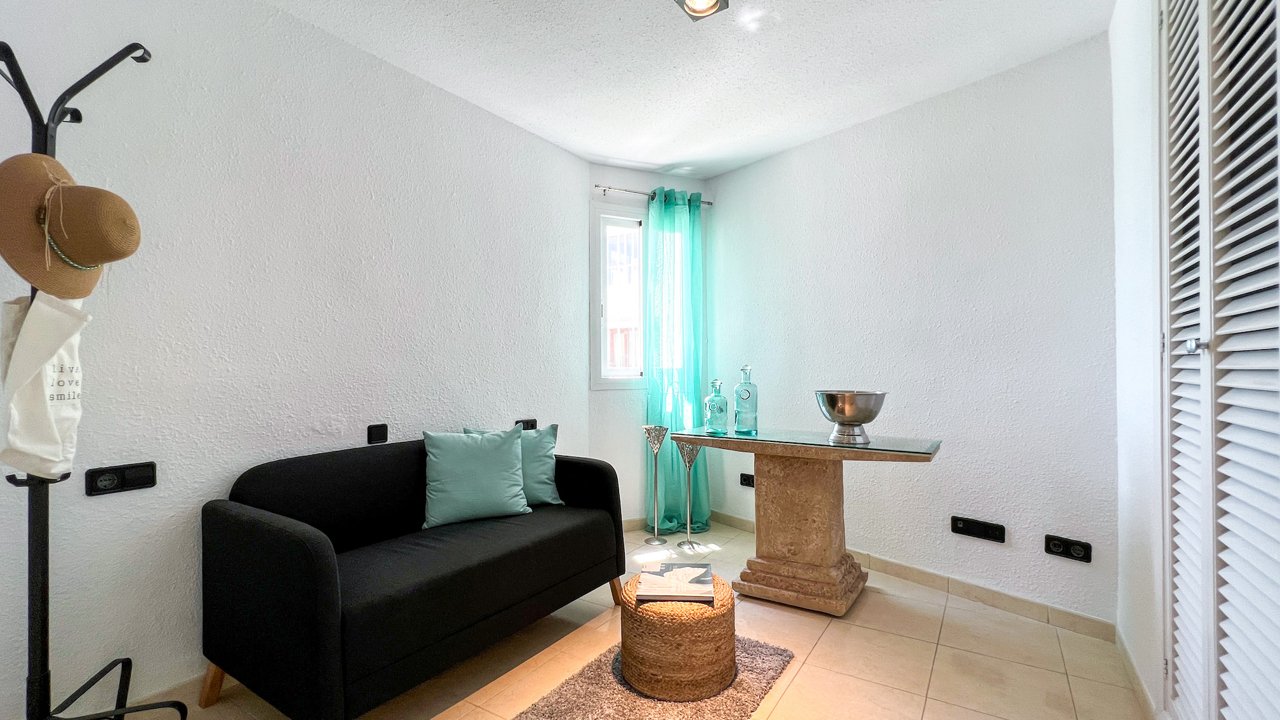 EXKLUSIV in SANTA PONÇA: Helle Meerblick-Wohnung direkt an der Badebucht