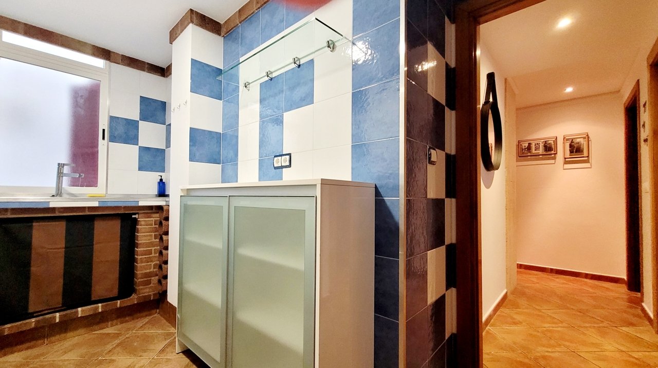 Gepflegte Etagenwohnung mit seitlichem Meerblick nur 50m vom Meer entfernt!
