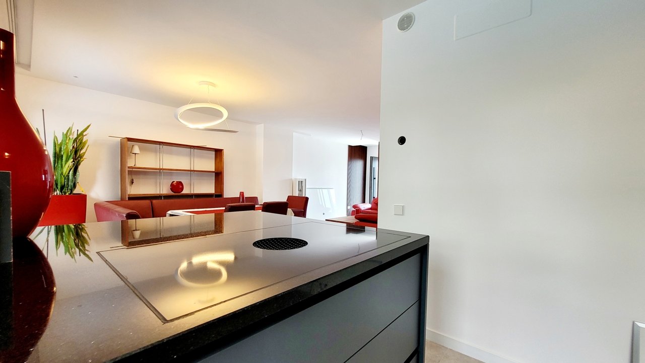 Luxuriöse Neubau-Doppelhaushälfte mit Swimmingpool und großer Garage an der Playa de Palma