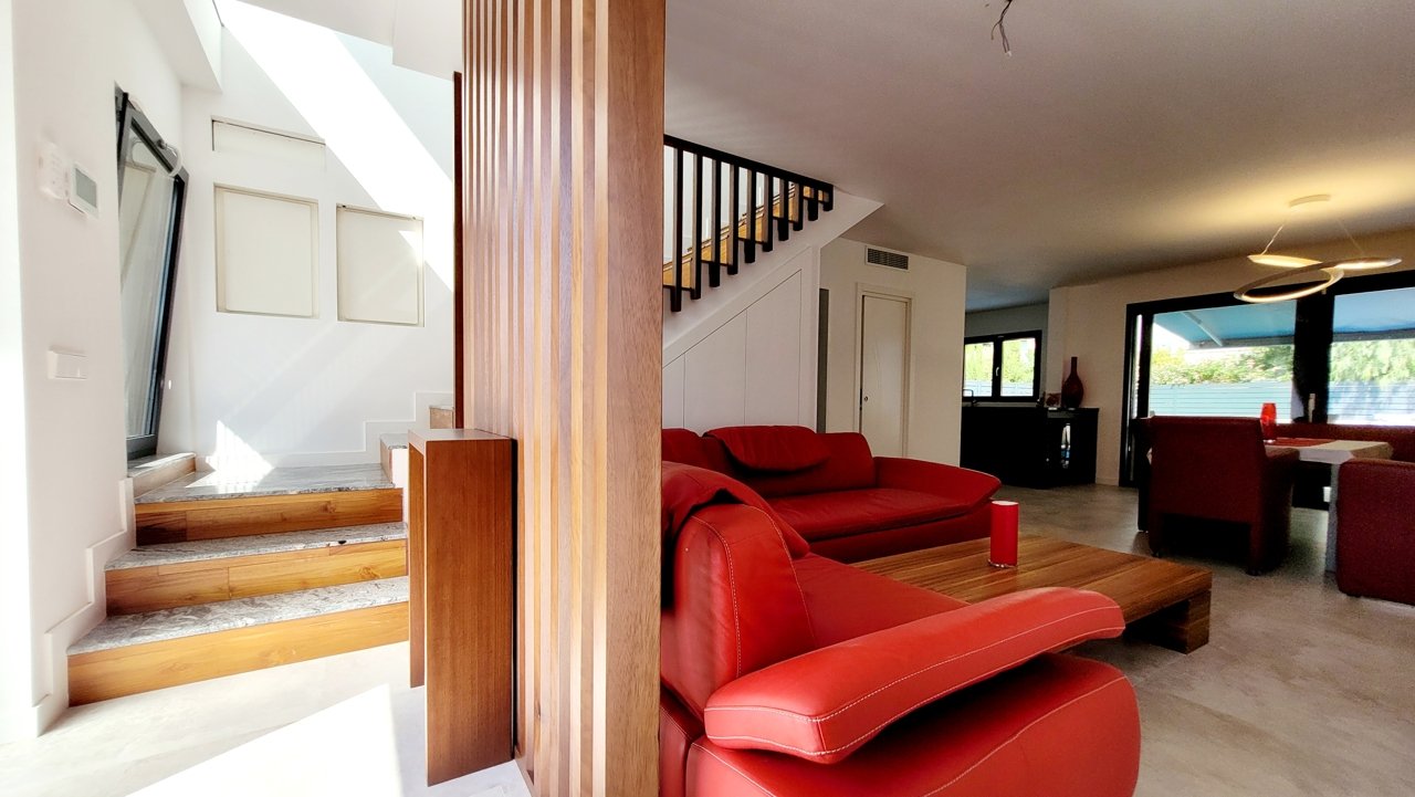 Luxuriöse Neubau-Doppelhaushälfte mit Swimmingpool und großer Garage an der Playa de Palma