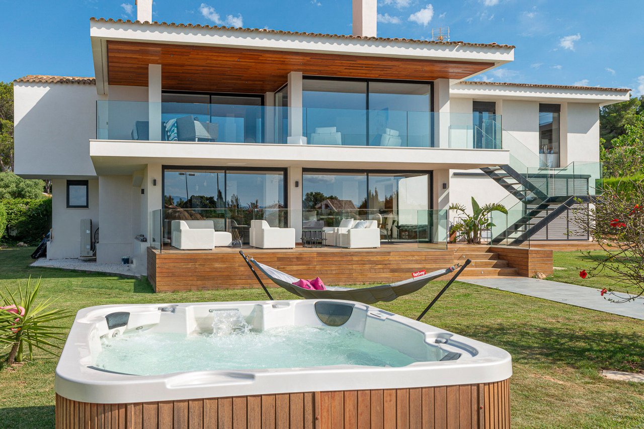 Traumhafte Villa mit Meerblick und Ferienvermietlizenz in Cala Blava