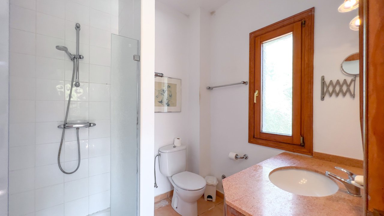Große Finca in ruhiger Lage mit Gästehaus und VERMIETUNGSLIZENZ!!