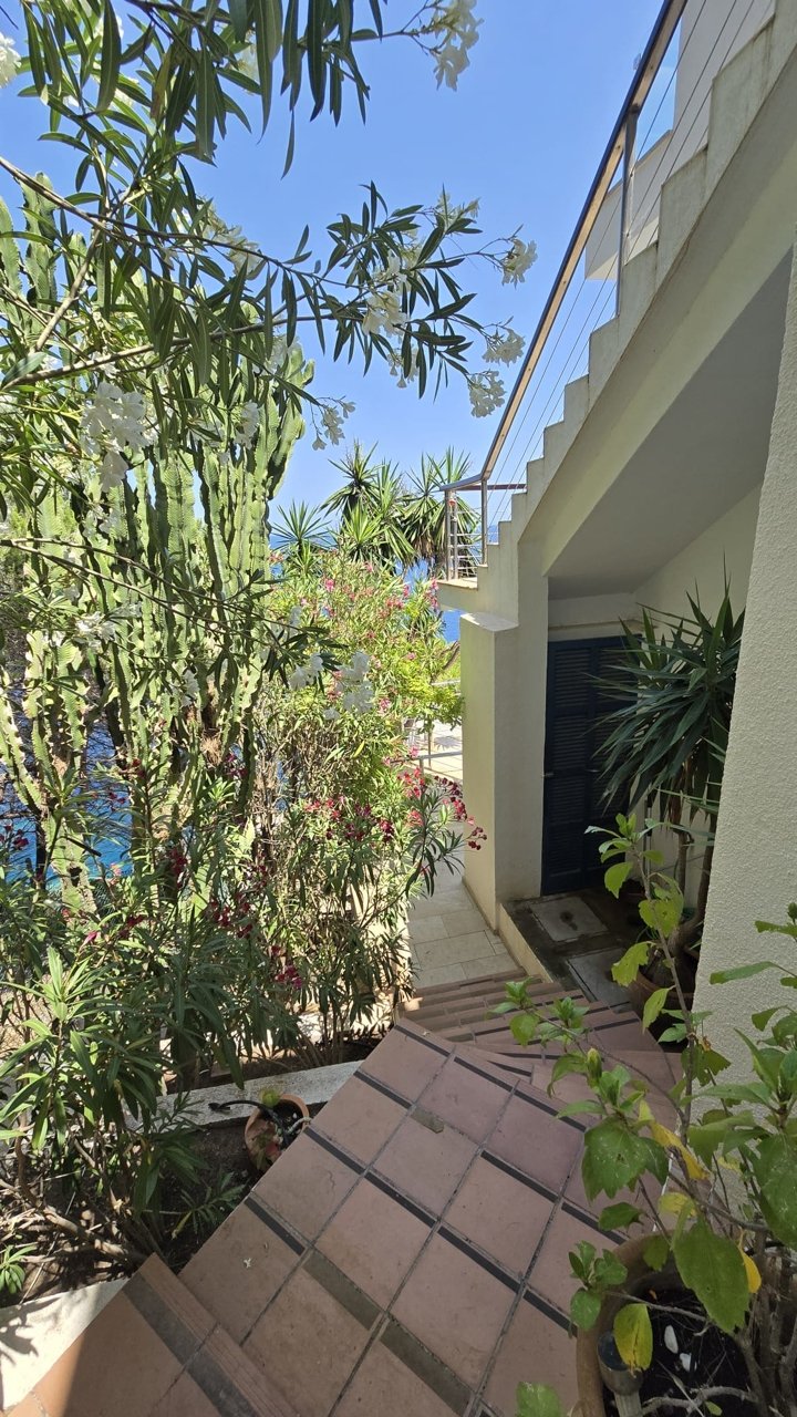 Luxuriöse Villa mit einzigartigem Blick und eigenem Meerzugang