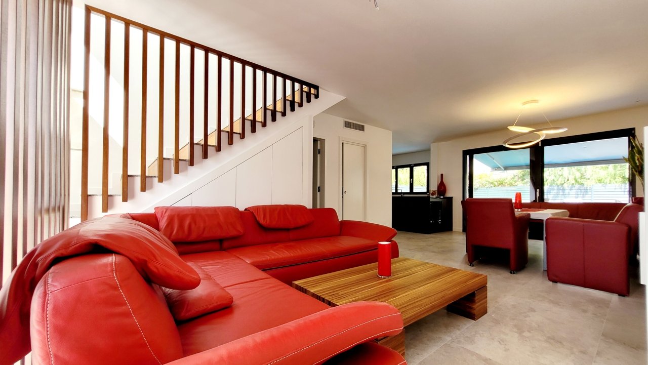 Luxuriöse Neubau-Doppelhaushälfte mit Swimmingpool und großer Garage an der Playa de Palma